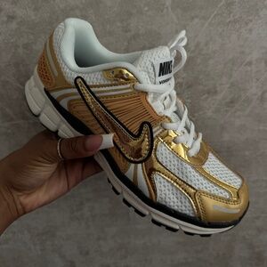 Nike Vomero 5 Gold